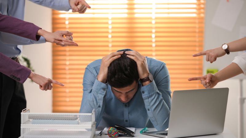 La Ley Karin: Un paso crucial contra el acoso laboral en Chile thumbnail